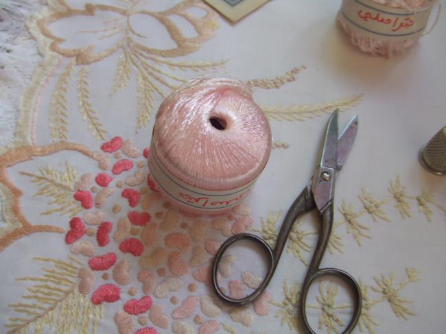 2 bobines de Rayonne couleur rose pale, marque 'La Préférée' de A.C& C
