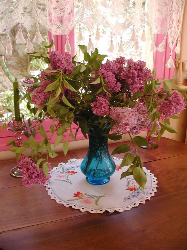 Gorgeous round table centre with hand-embroidered flowers and bobbin lace