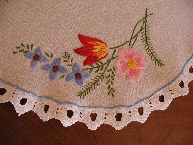 Gorgeous round table centre with hand-embroidered flowers and bobbin lace