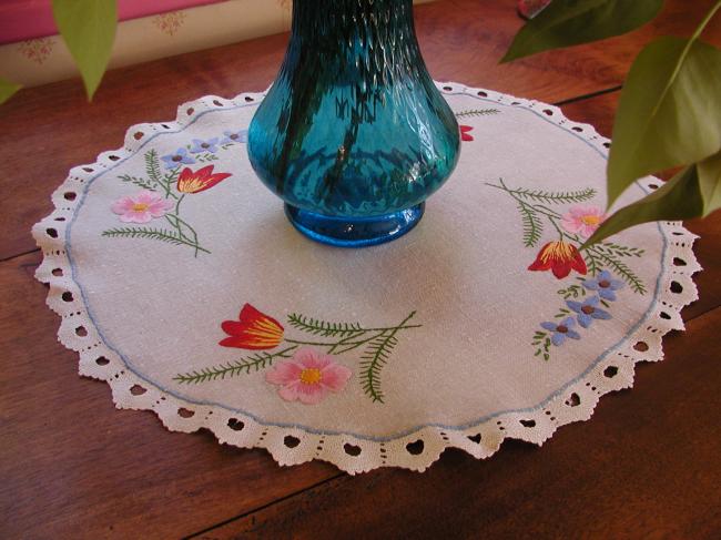 Gorgeous round table centre with hand-embroidered flowers and bobbin lace
