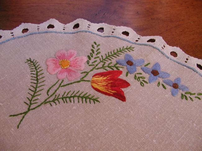 Gorgeous round table centre with hand-embroidered flowers and bobbin lace