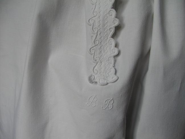 Stunning night gown in pure fine linen with hand embroidery+ monogramm BB
