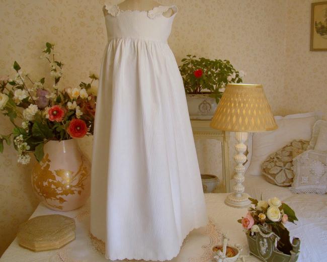 Superbe robe de baptême en piqué de coton & broderie blanche festonnée 1920