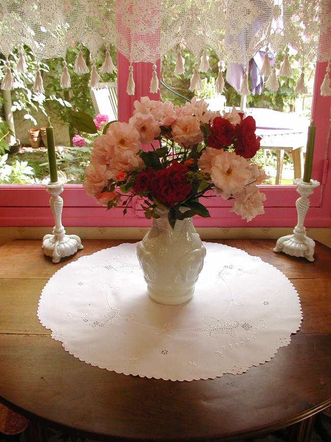 Stunning large round table centre with superb hand embroidered baskets