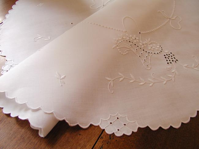 Stunning large round table centre with superb hand embroidered baskets