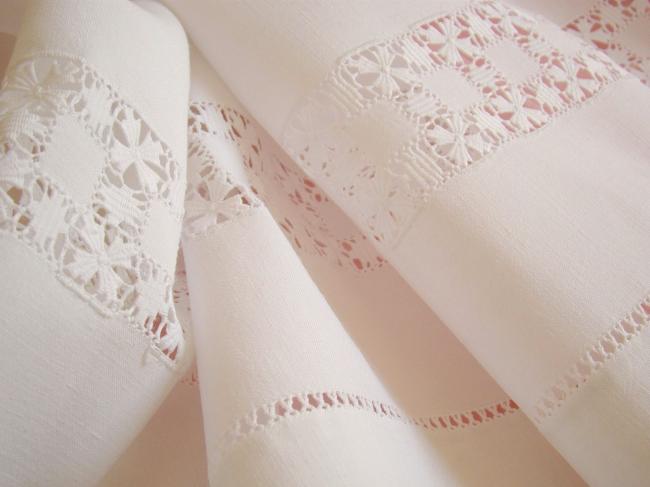 Enchanting pur fine linen sheet with monogramm YC and large drawn thread river