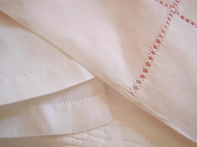 Enchanting pur fine linen sheet with monogramm YC and large drawn thread river