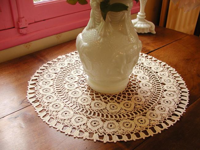 Superb round and large table centre in irish guipure lace