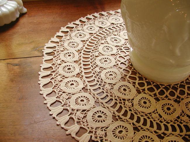 Superb round and large table centre in irish guipure lace