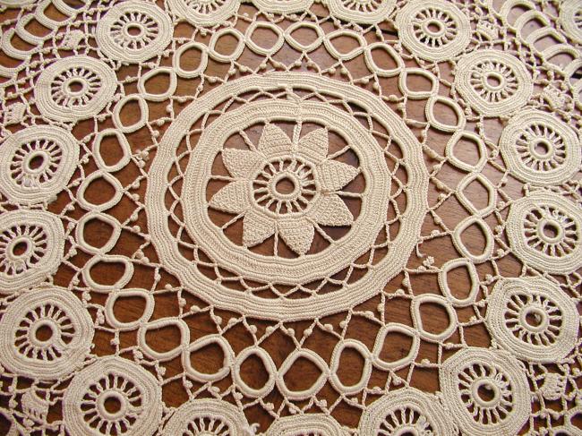 Superb round and large table centre in irish guipure lace