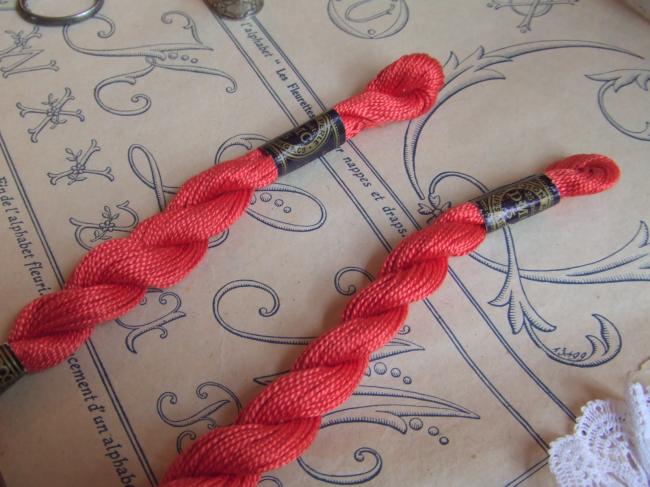 Echeveau DMC coton perlé en N°5, couleur N° 350 rouge orangé, en 25 mètres