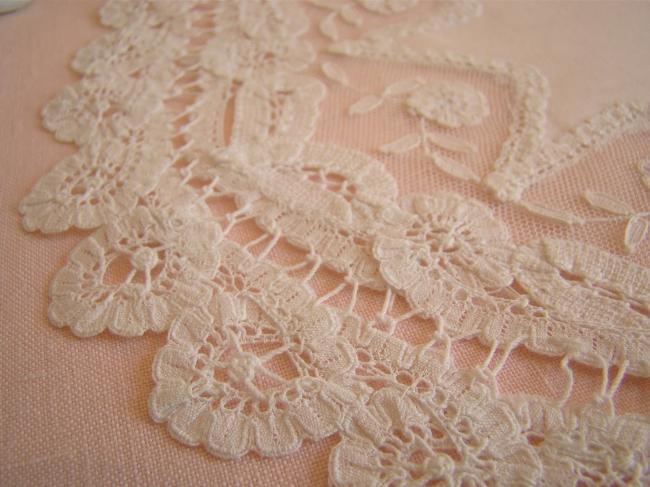 Romantique napperon en tulle rebrodé et dentelle Princesse