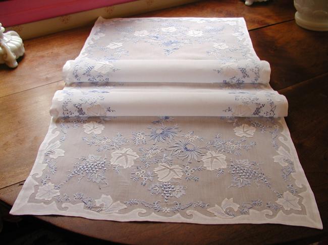 Fabulous table runner in linon with a stunning hand made fine embroidery