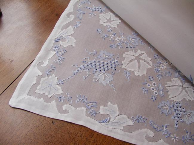Fabulous table runner in linon with a stunning hand made fine embroidery