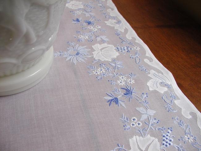 Fabulous table runner in linon with a stunning hand made fine embroidery