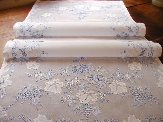 Fabulous table runner in linon with a stunning hand made fine embroidery