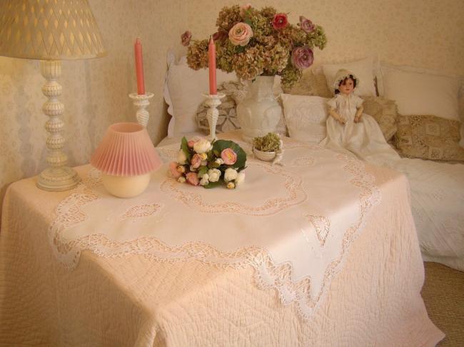 Lovely tablecloth with hand-embroidery and somptuous bobbin Cluny lace