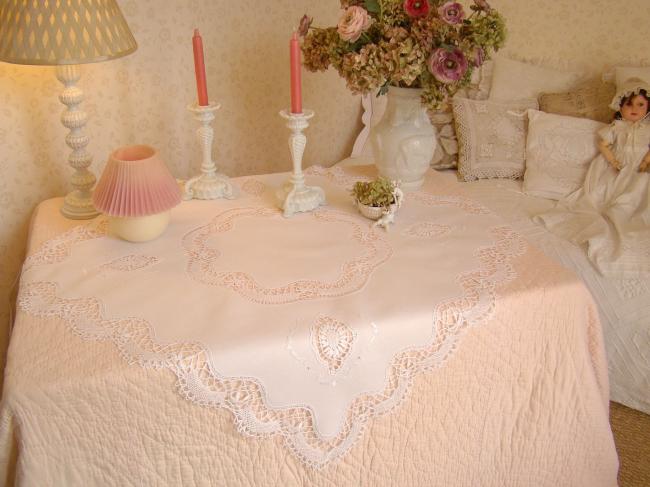 Lovely tablecloth with hand-embroidery and somptuous bobbin Cluny lace