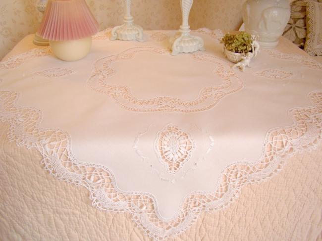 Lovely tablecloth with hand-embroidery and somptuous bobbin Cluny lace