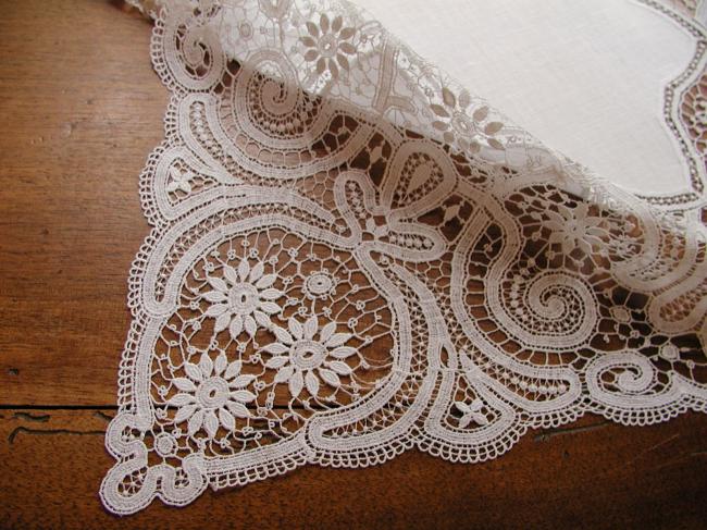 Lovely squared table centre with chemical lace 1900