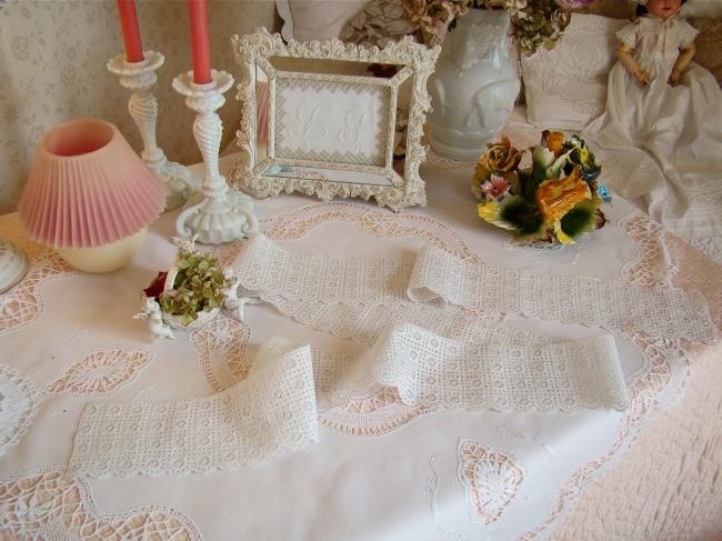 Superbe bas de jupon avec une complexe broderie anglaise faite à la main 1900