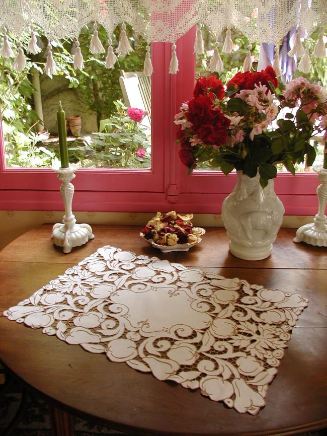 Marvellous large table centre with Madeira  hand-embroidered fruits