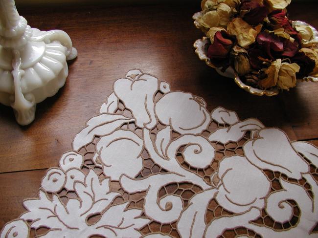 Marvellous large table centre with Madeira  hand-embroidered fruits
