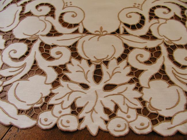 Marvellous large table centre with Madeira  hand-embroidered fruits