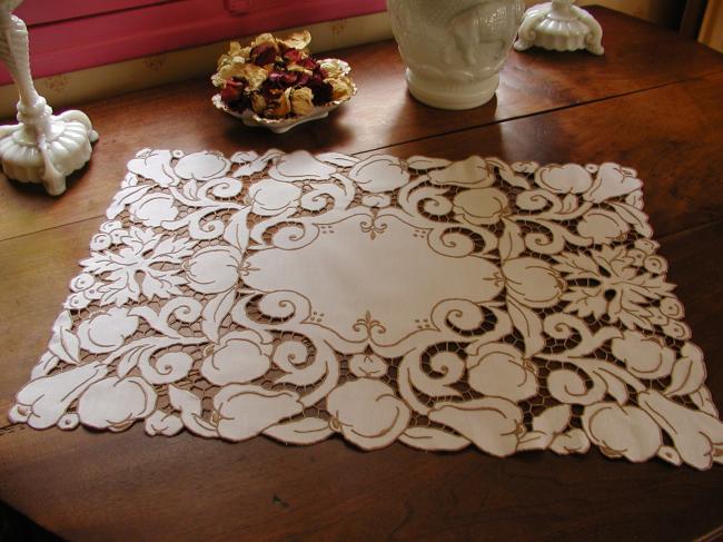 Marvellous large table centre with Madeira  hand-embroidered fruits
