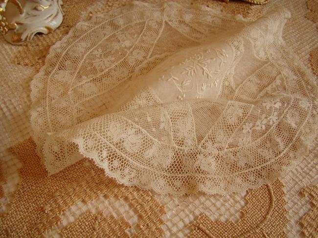 Gracieux napperon en dentelle de fond de bonnet et Valenciennes 1900