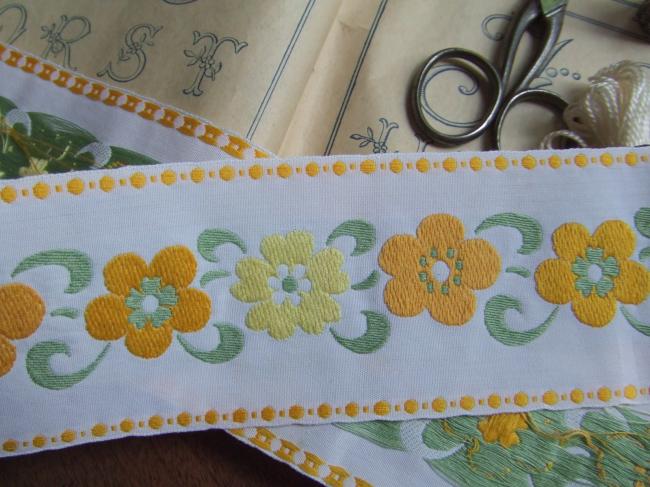Adorable galon coton tissé de fleurs jaunes, vert, en  6cm de largeur