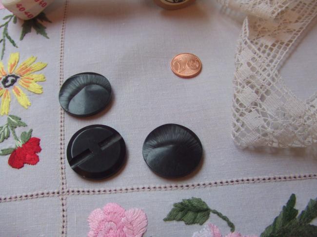 3 jolis gros boutons ronds noirs striés sur un côté époque 1930