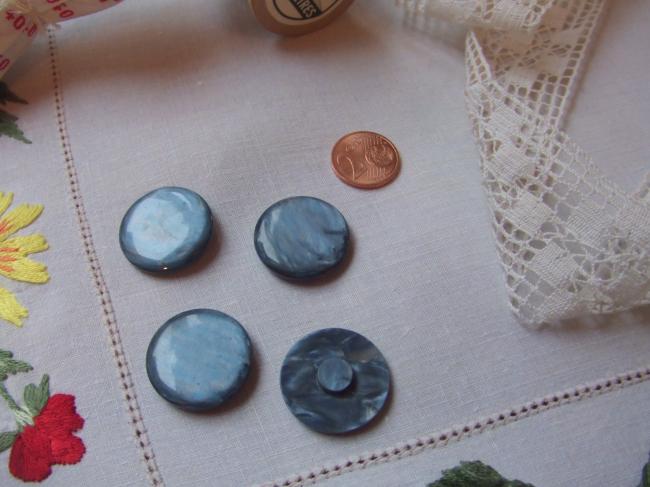 Série 4 boutons ronds en galalithe de couleur bleu marbré