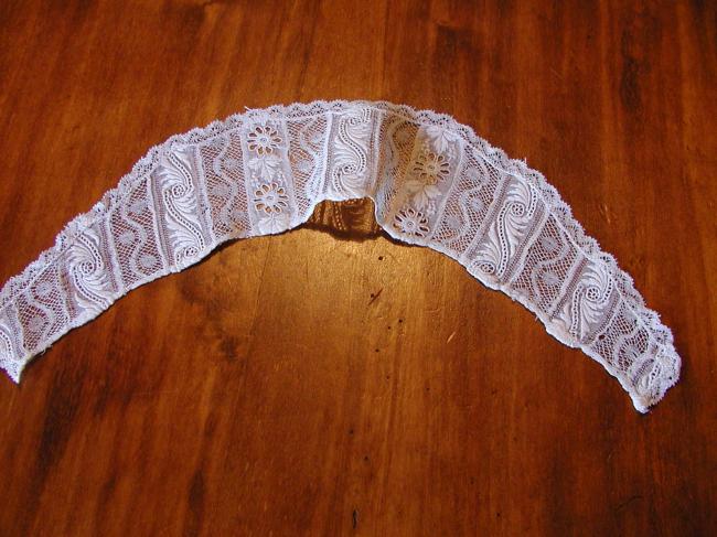 Valenciennes  and fond de bonnet collar with white embroidery