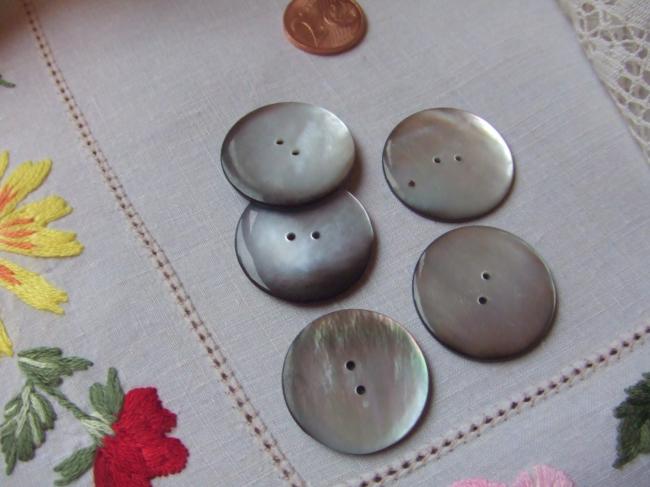 Gros bouton rond de nacre grise naturelle, vendu à l'unité, diamètre 2,6cm
