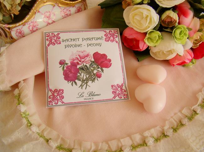 Charmant Sachet parfumé à la Pivoine, décor encadré Art Nouveau