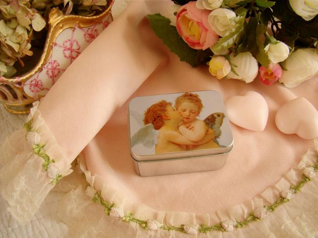 Romantique boîte rectangulaire décorée d'anges et son savon parfumé à la rose