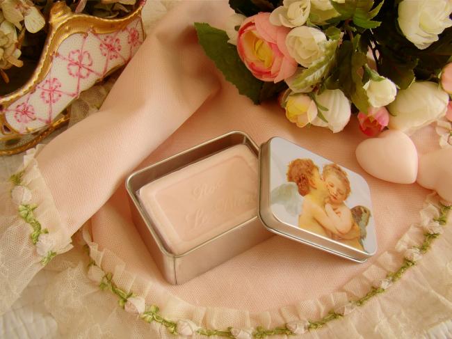 Romantique boîte rectangulaire décorée d'anges et son savon parfumé à la rose