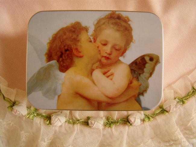 Romantique boîte rectangulaire décorée d'anges et son savon parfumé à la rose