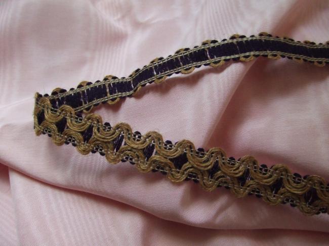 Joli ruban galon de boucles de corde en giselle, fond coton mouliné noir