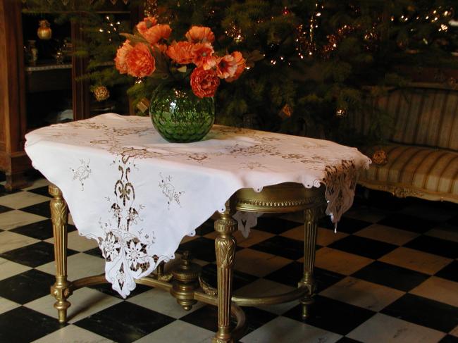 Charming Madeira tablecloth with vine grapes and flowers embroidered