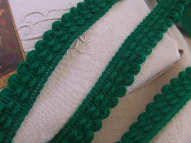 Très beau galon de boucles en laine de couleur vert émeraude