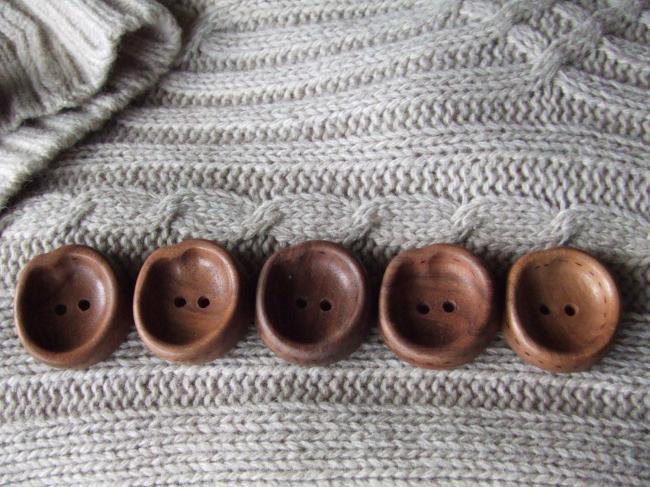 Superbe série de 5 très gros boutons coupelle en bois pour grosse veste en laine
