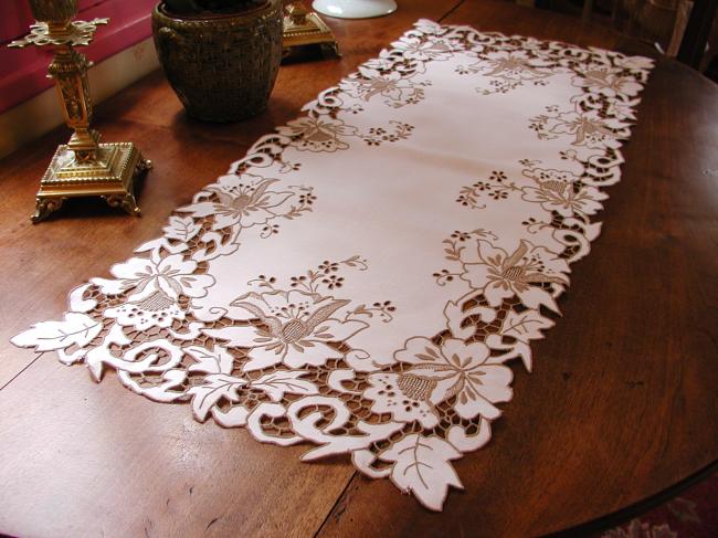 Marvellous table runner in Madeira hand-made embroidery 1920-30