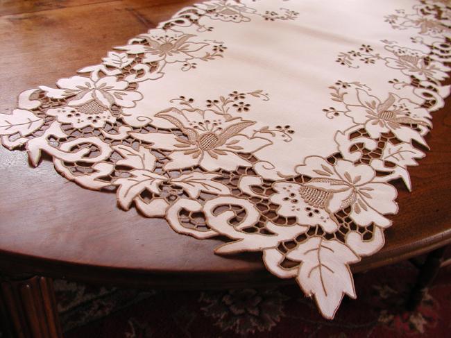 Marvellous table runner in Madeira hand-made embroidery 1920-30
