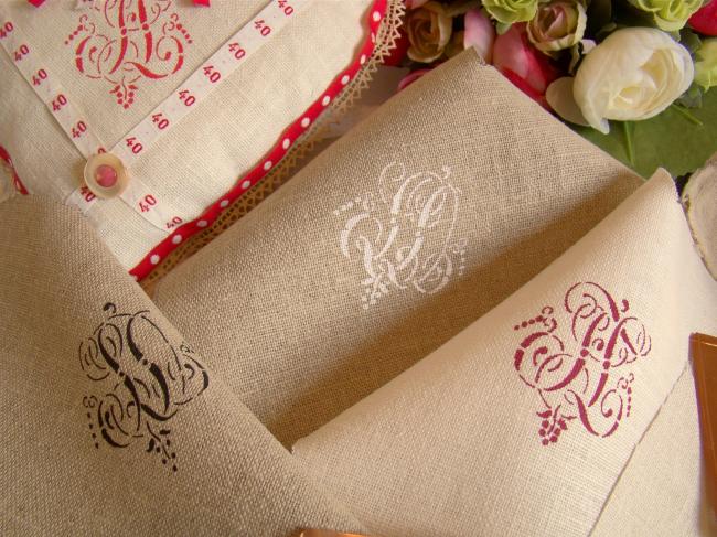 Your Coupon in linen with monograms made with antique stencils (120 initials)