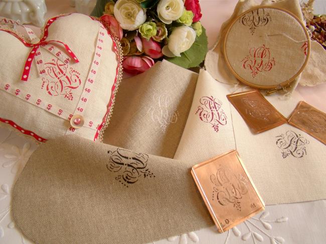 Your Coupon in linen with monograms made with antique stencils (120 initials)