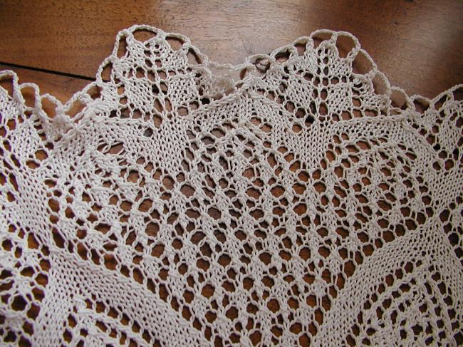 Very big table centre made in crochet lace, white color