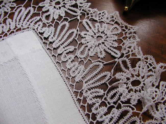 Marvellous table centre in clover damask with exquisite air tape lace
