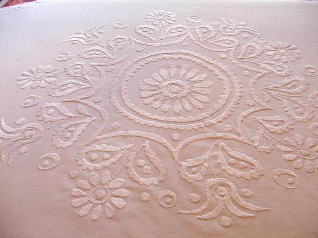 Somptuous large tablecloth with superb Mountmellick embroidery 1900